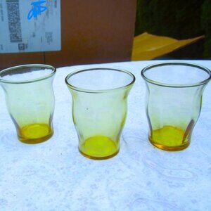 VTG SET OF 4 AMBER GLASS JUICE/SHOT GLASSES SWIRL DESIGN CURVED